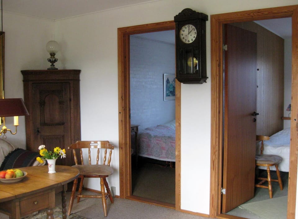 Bed, Dining area