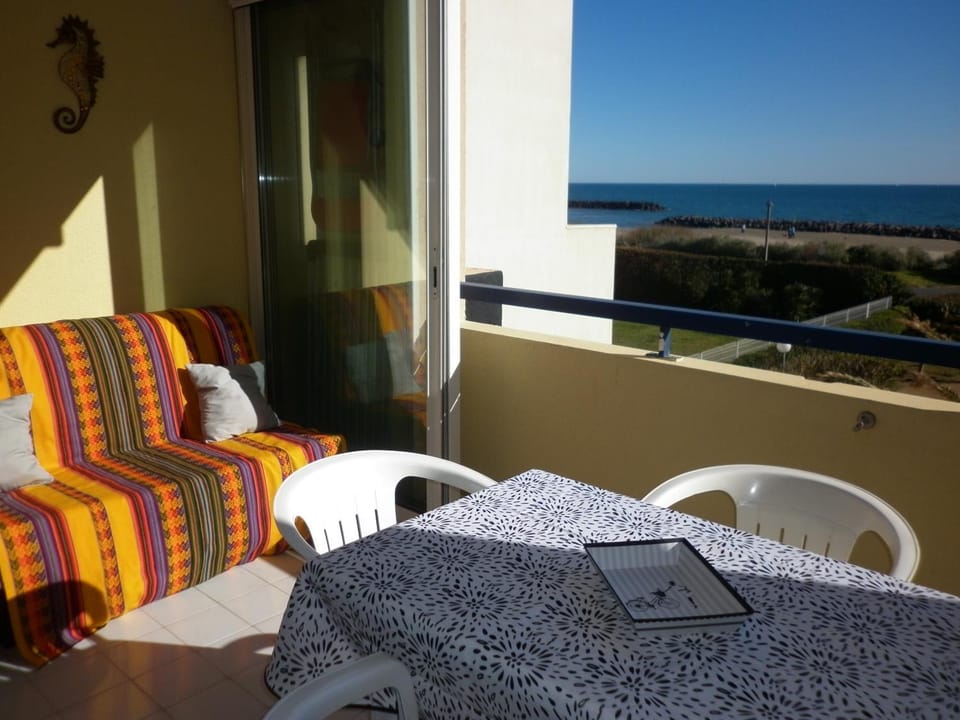 Patio, Bed, Balcony/Terrace, Dining area, Pool view, Sea view