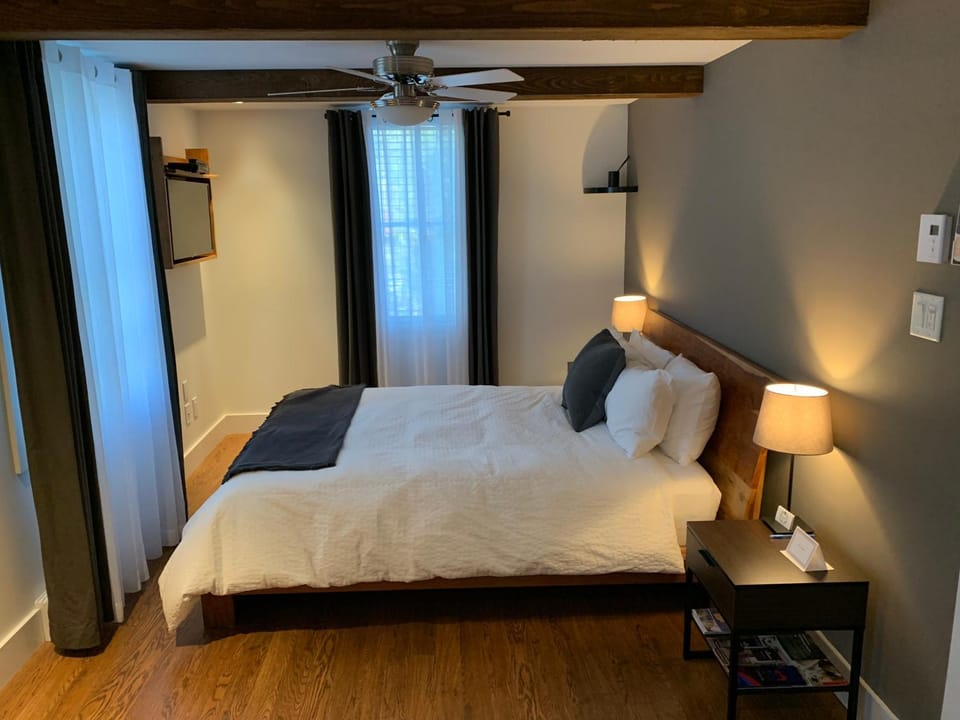 Photo of the whole room, Bedroom