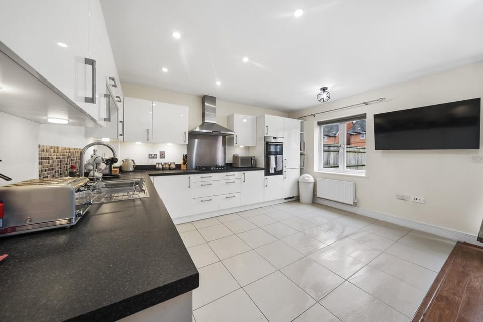 TV and multimedia, Kitchen or kitchenette