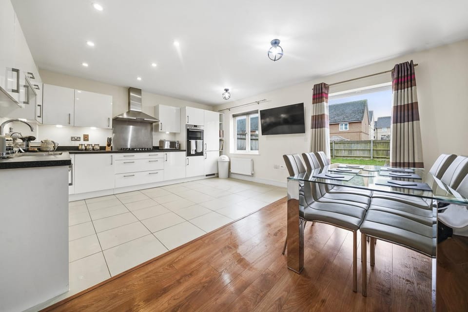 TV and multimedia, Kitchen or kitchenette, Dining area