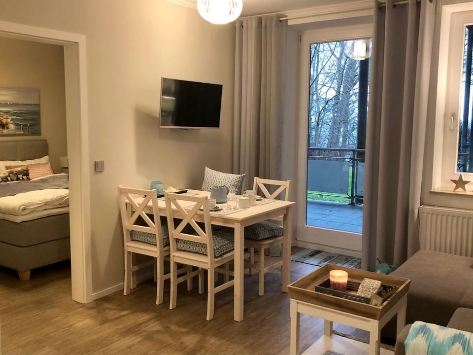 TV and multimedia, Photo of the whole room, Dining area