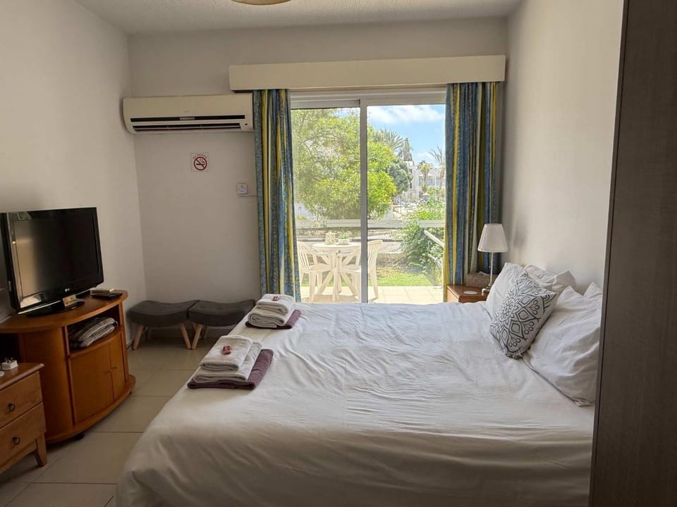 Paphos Gardens - 1BR Apt Near Pool, 5 Mins To Beach And Shops Apartment in Yeroskipou