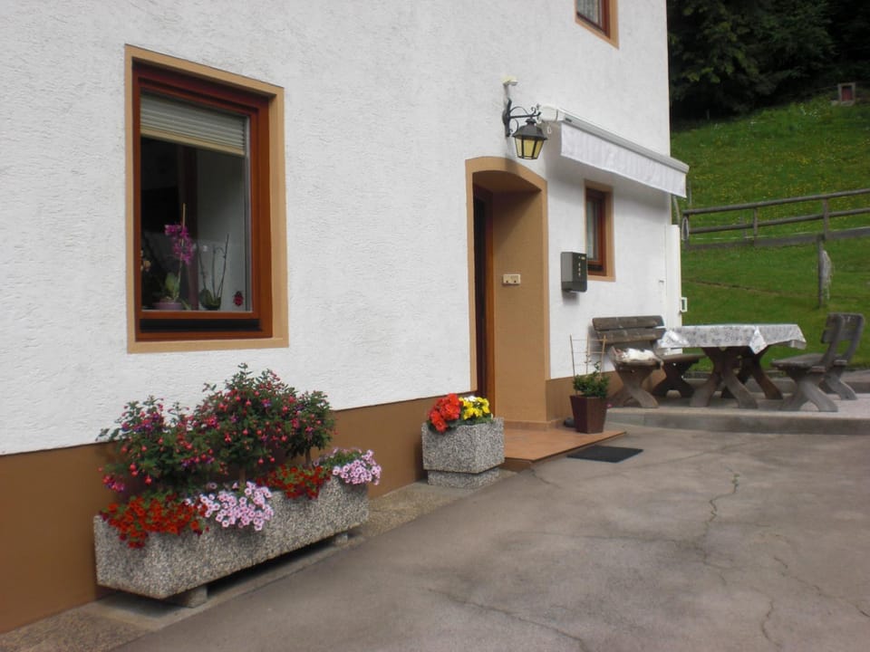 Property building, Facade/entrance