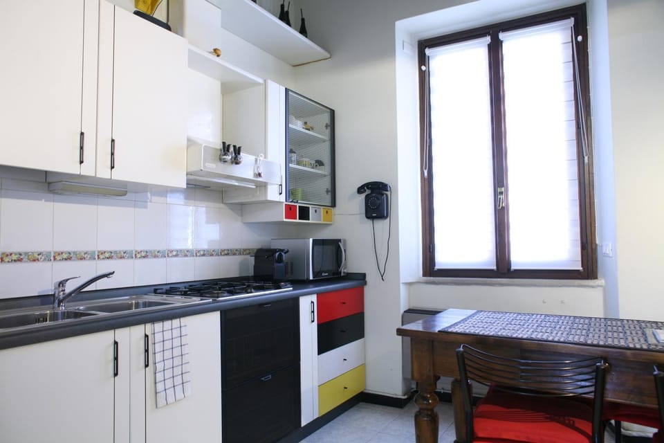 Kitchen or kitchenette, Dining area, stove