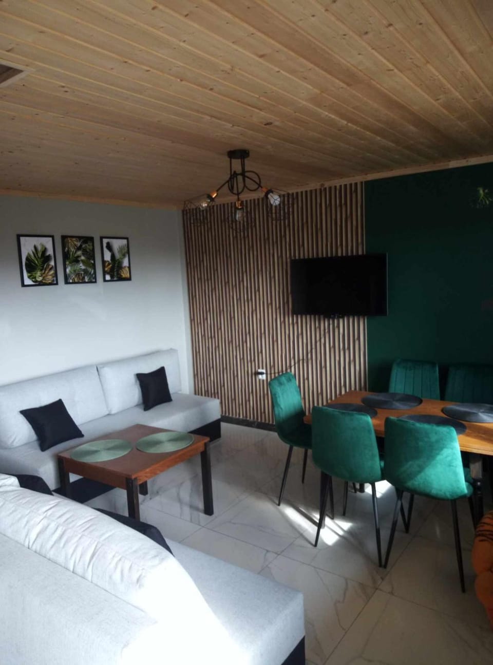 Communal lounge/ TV room