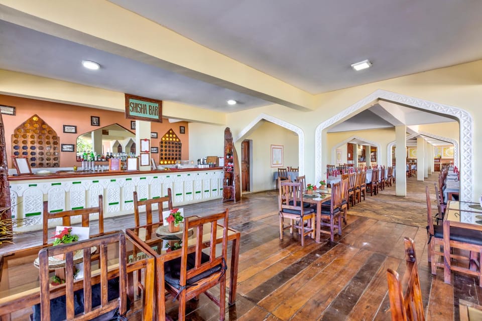 Restaurant/places to eat, Lounge or bar