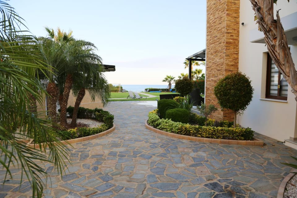 Garden, Sea view