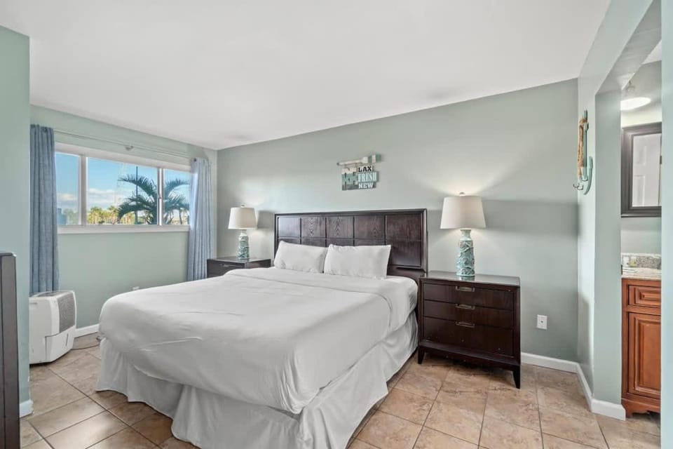 The Summit 105 House in Upper Grand Lagoon