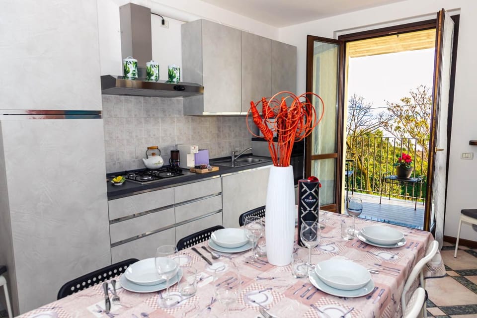 View (from property/room), Balcony/Terrace, Kitchen or kitchenette, Dining area