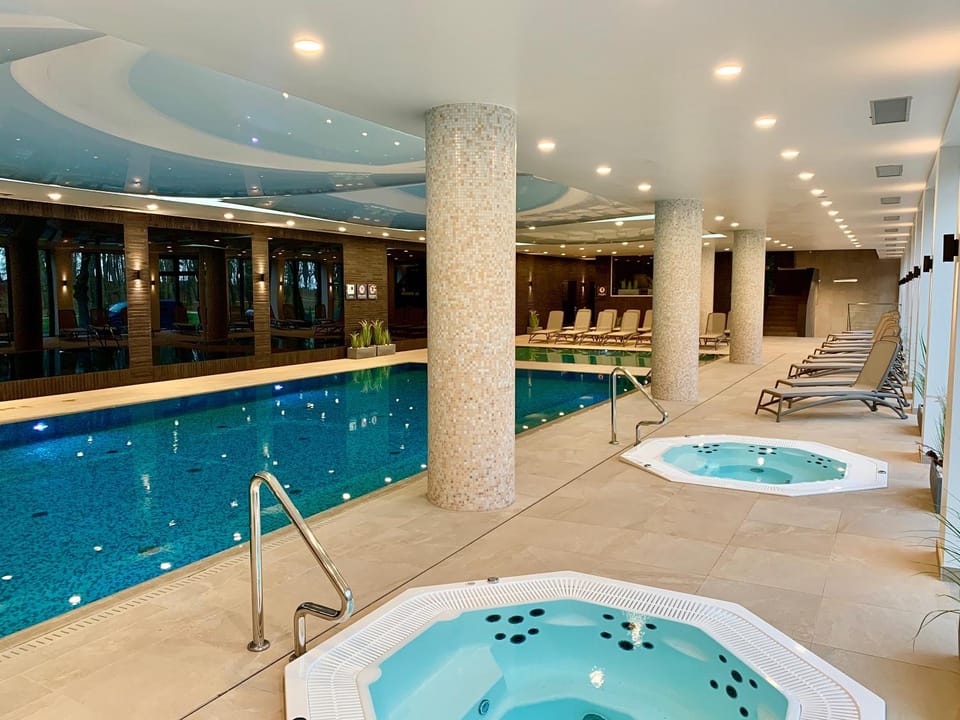 Massage, Sauna, Steam room, Spa and wellness centre/facilities, Swimming pool