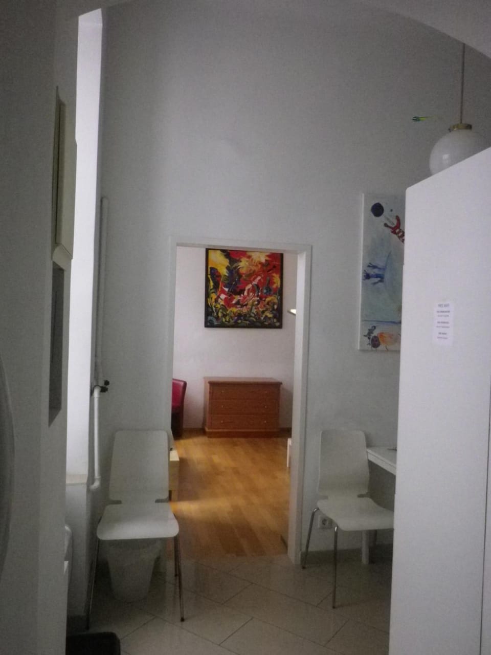 Photo of the whole room, Decorative detail