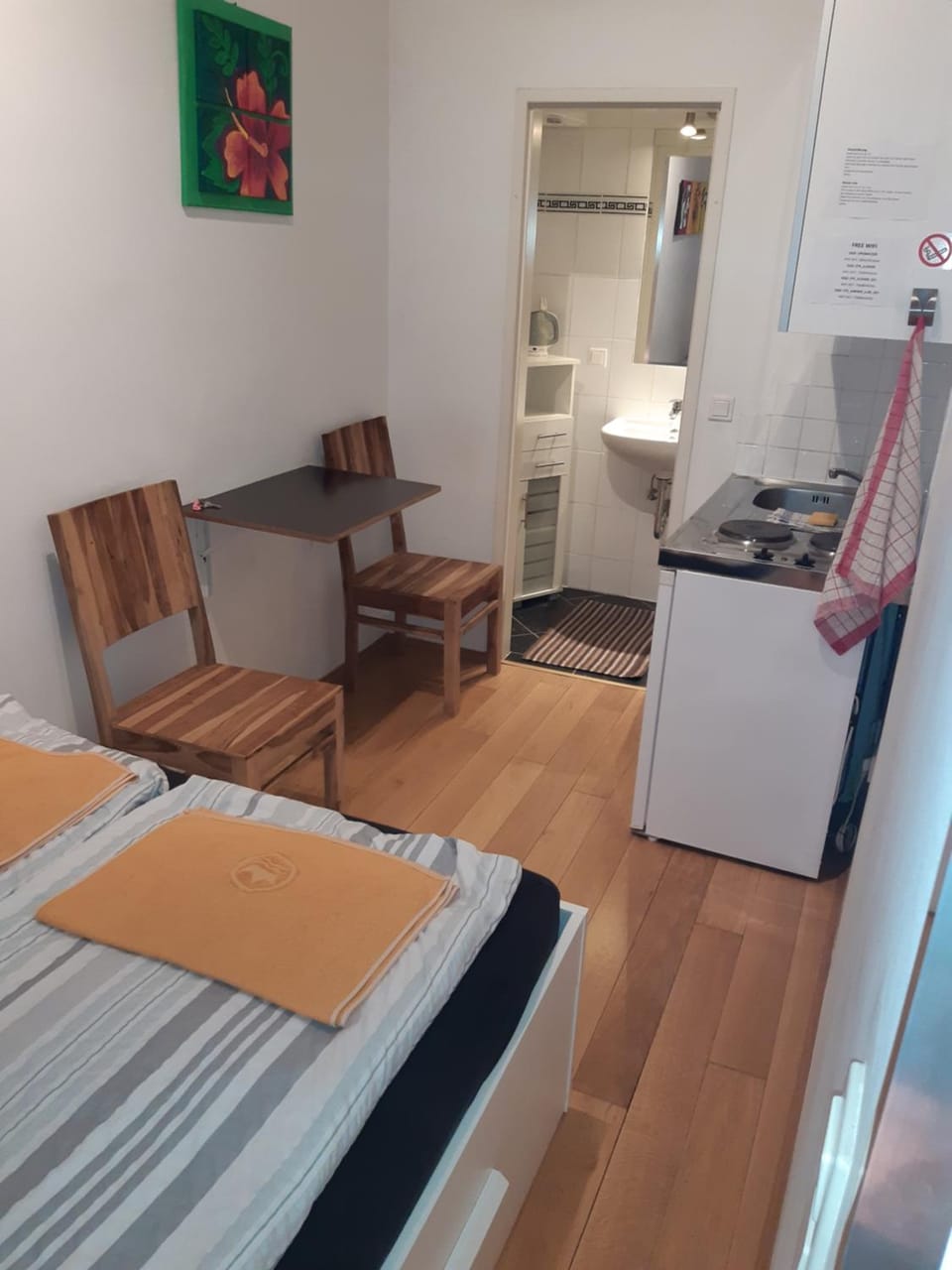 Photo of the whole room
