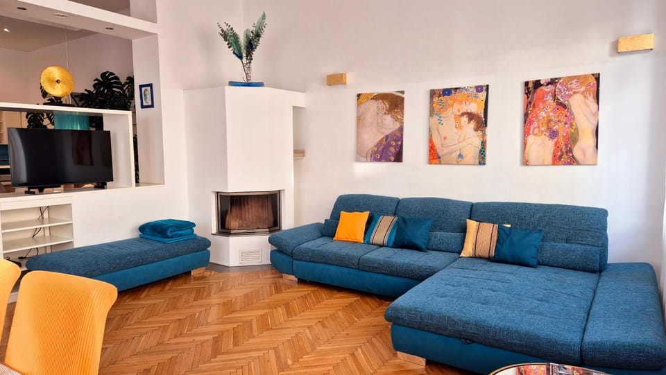 Communal lounge/ TV room, TV and multimedia, Living room, Seating area