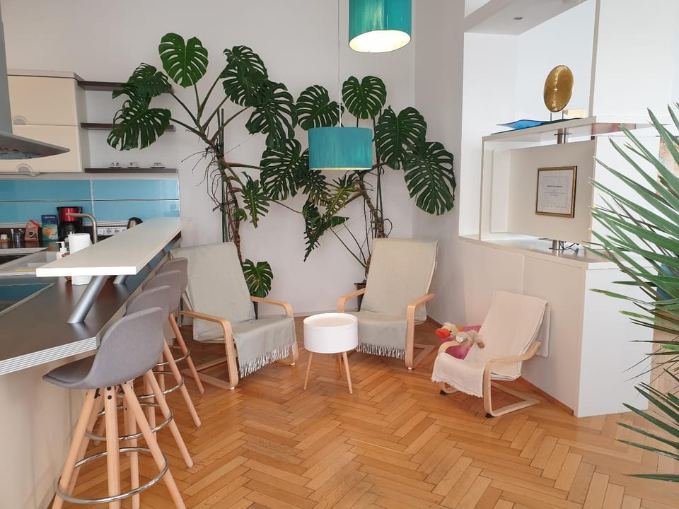 Game Room, Kitchen or kitchenette, Living room, Lounge or bar, Seating area, Dining area