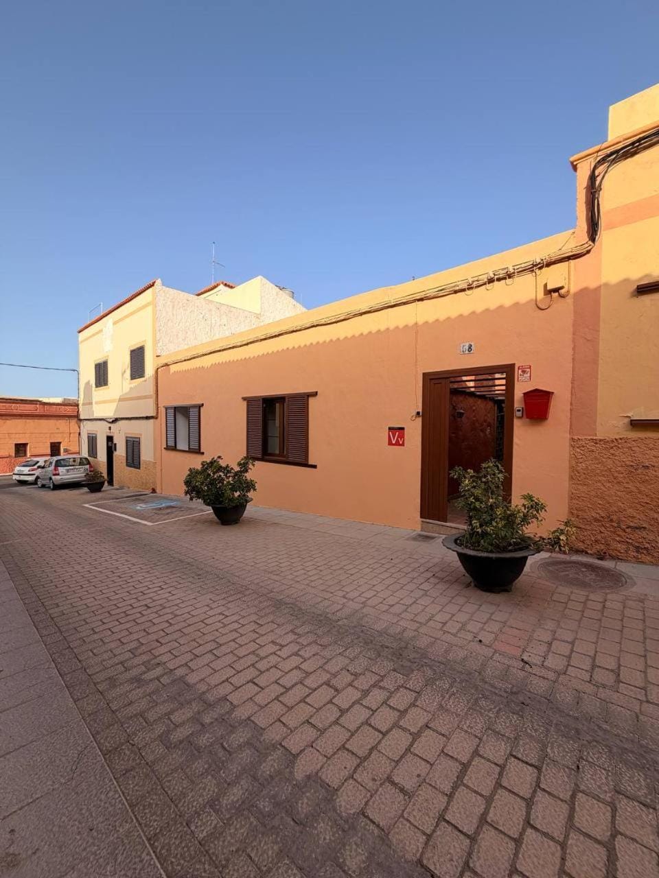 Facade/entrance, Family