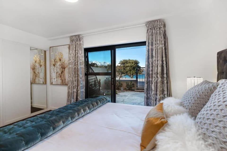 TAHUNA LAKEFRONT LUXURY, Central Location Apartment in Queenstown