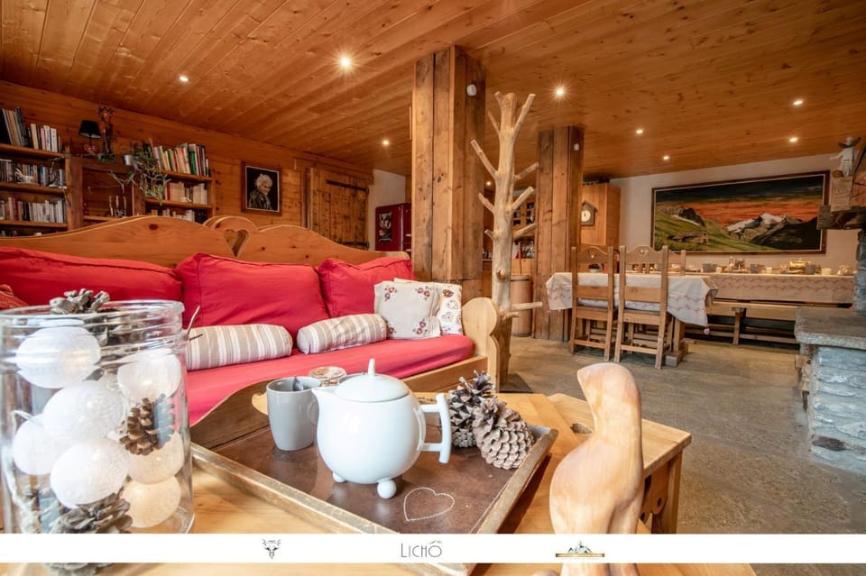 Property building, Communal lounge/ TV room, Living room, Breakfast
