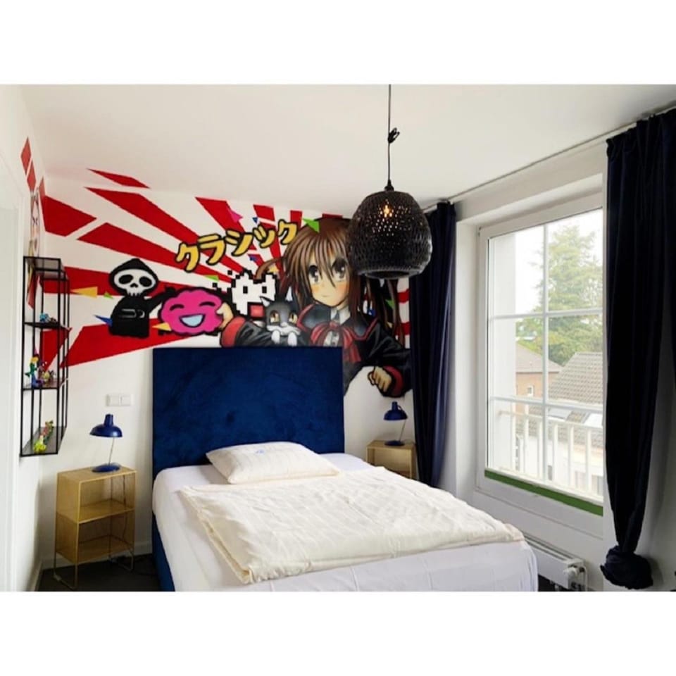 Photo of the whole room, Decorative detail