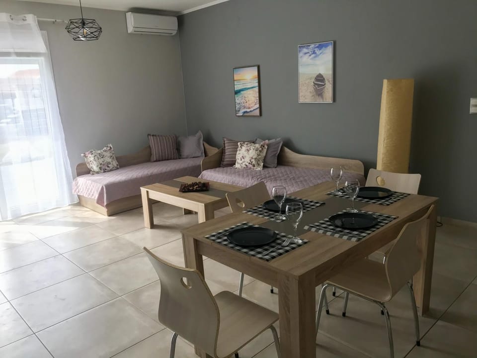 Seating area, Dining area