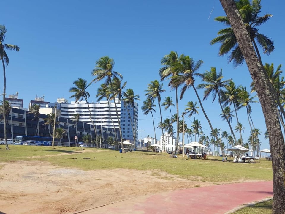1/4 MOBILIADO EM FRENTE À PRAIA, EM SALVADOR BAHIA Apartment in Salvador