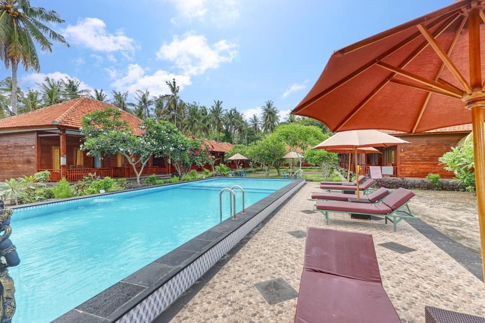 Property building, Garden, Garden view, Pool view, Swimming pool, sunbed
