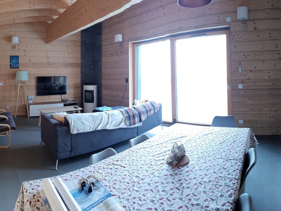 Chalet neuf pour 12 à Chamrousse, accès pistes proche - FR-1-340-211 Chalet in Provence-Alpes-Côte d'Azur