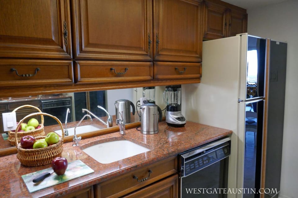Coffee/tea facilities, Kitchen or kitchenette