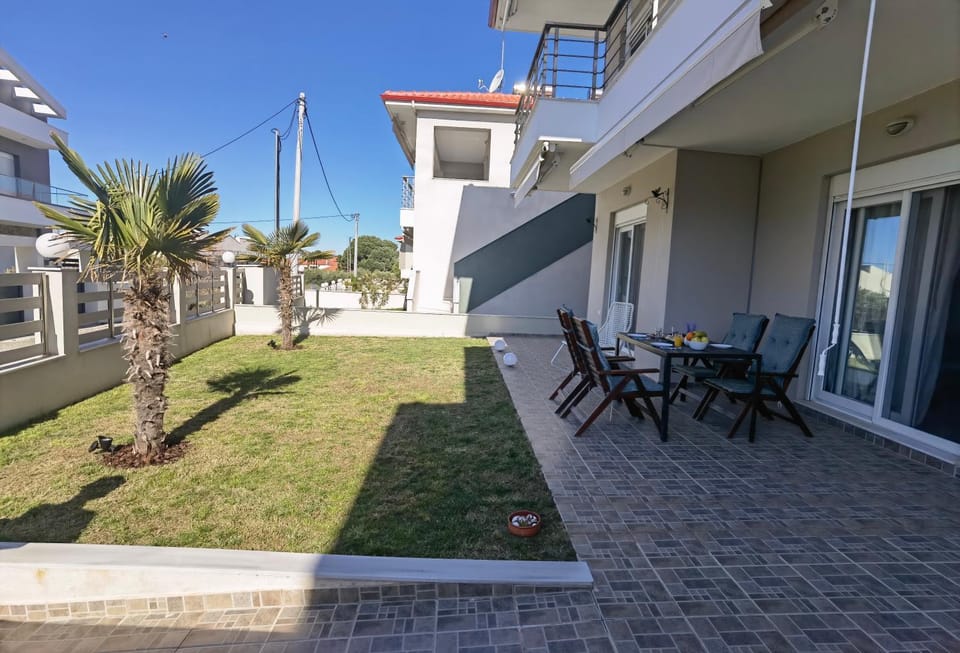 Property building, Patio, Garden