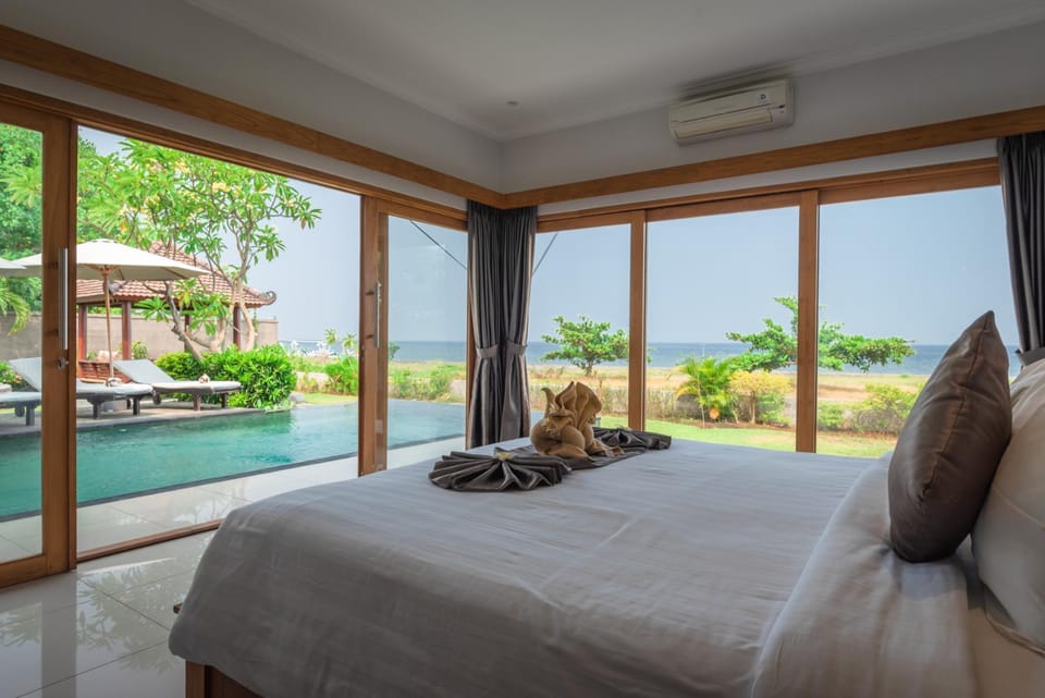 Bed, Bedroom, Pool view