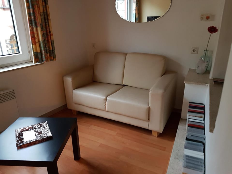 TV and multimedia, Photo of the whole room, Seating area