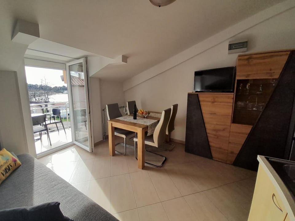 TV and multimedia, Living room, Dining area