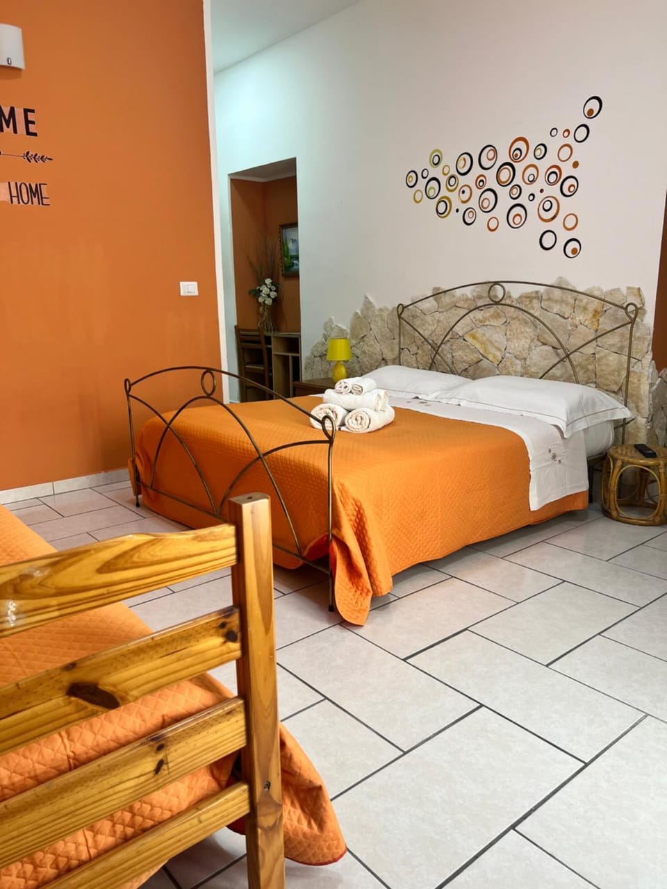 Bed, Photo of the whole room, Seating area, Bedroom, air conditioner
