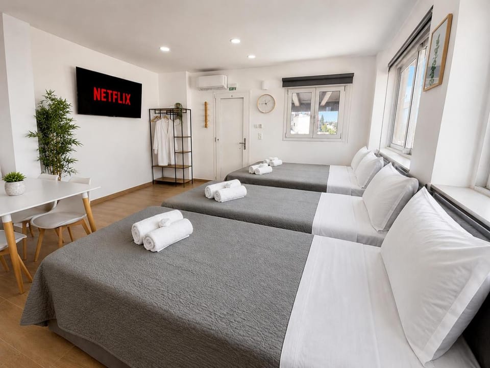 Bed, TV and multimedia, Photo of the whole room, towels, air conditioner