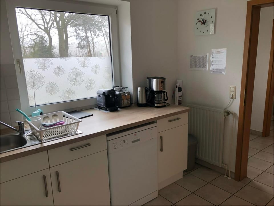 Coffee/tea facilities, dishwasher, toaster, kitchen