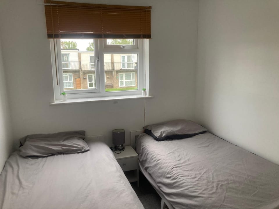 Amazing Holiday Home with Pool, Clubhouse, Arcade, Bar, Cafe and Entertainment onsite Chalet in Hemsby