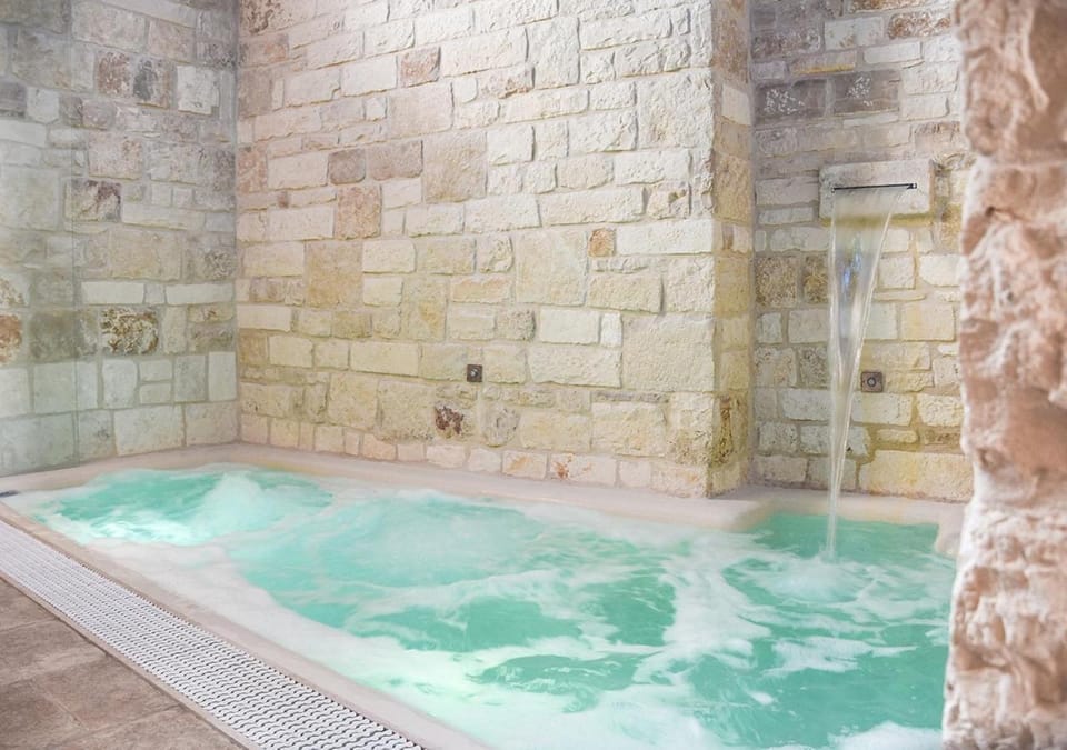 Massage, Spa and wellness centre/facilities, Photo of the whole room, Decorative detail, Swimming pool, Swimming pool