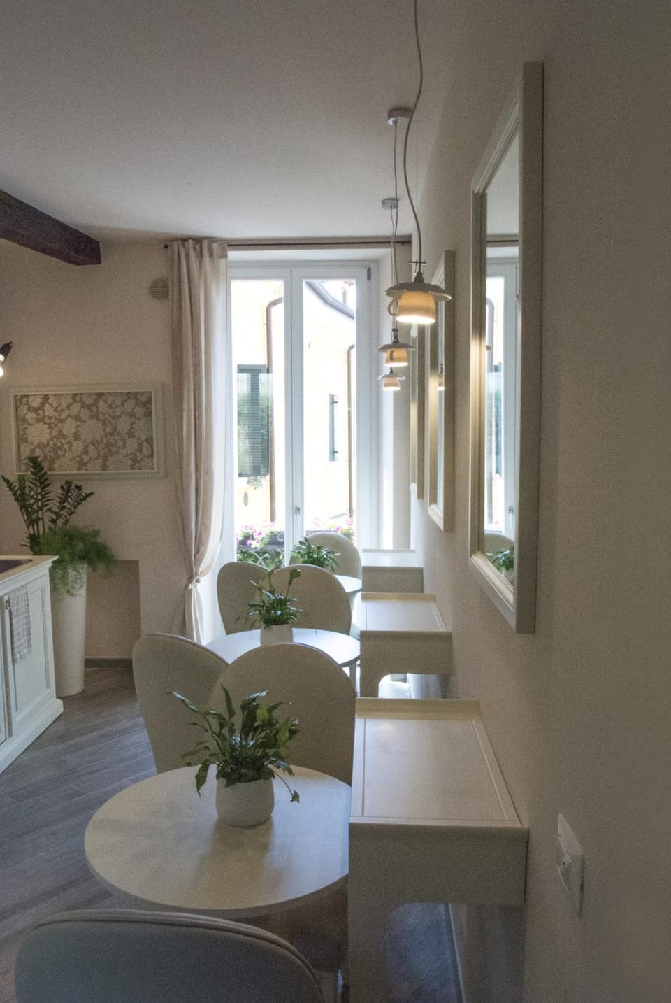 Seating area, Dining area