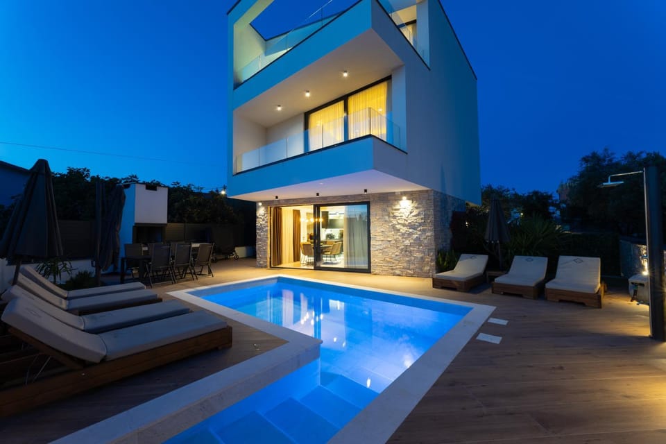 Property building, Night