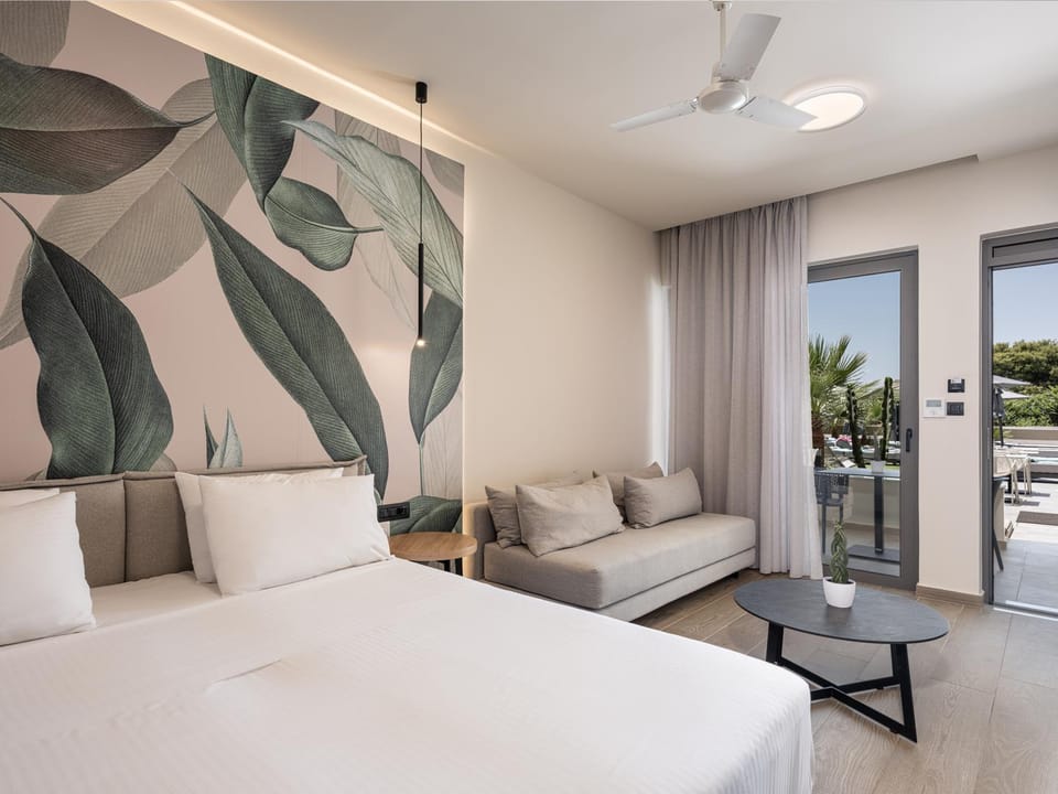 Bed, Balcony/Terrace, Photo of the whole room, Seating area, Bedroom