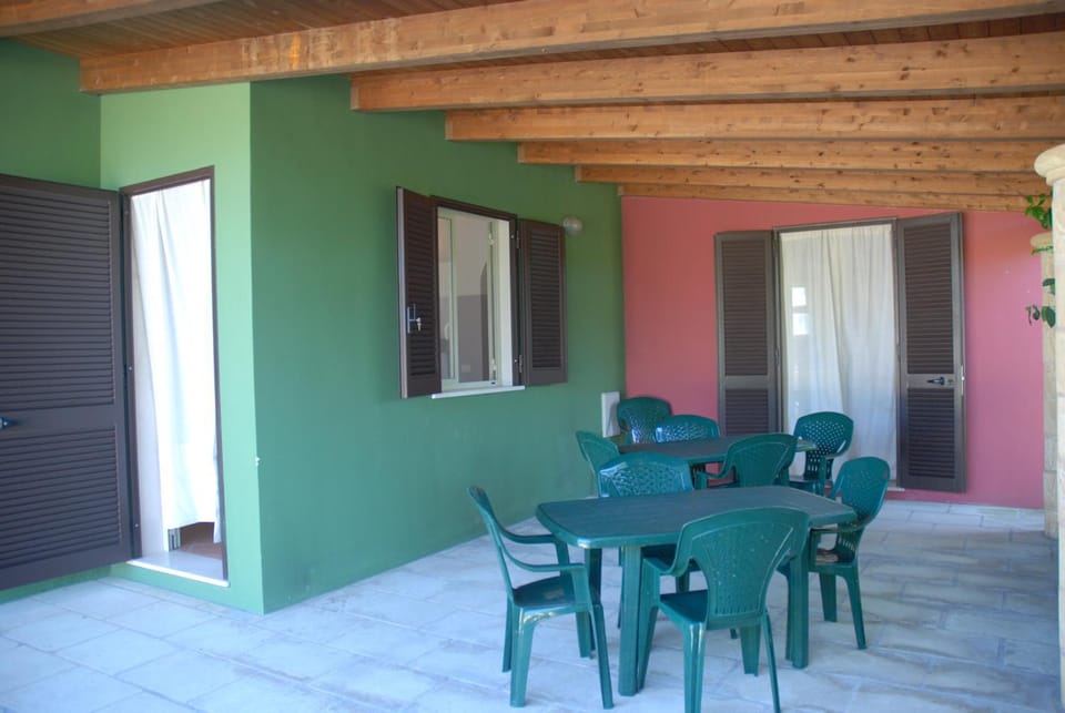 Patio, Dining area