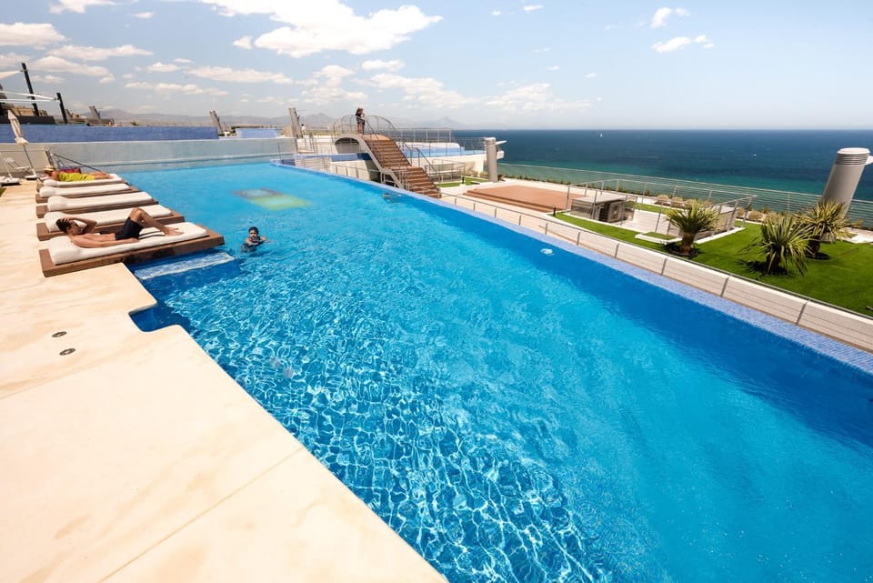Area and facilities, Swimming pool