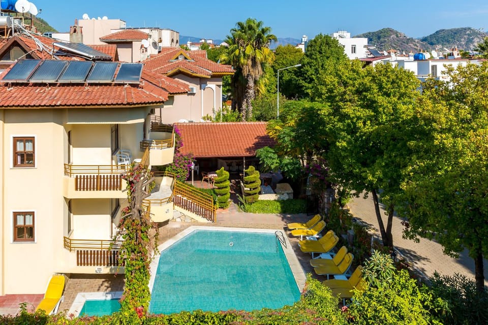 Restaurant/places to eat, Garden, Swimming pool