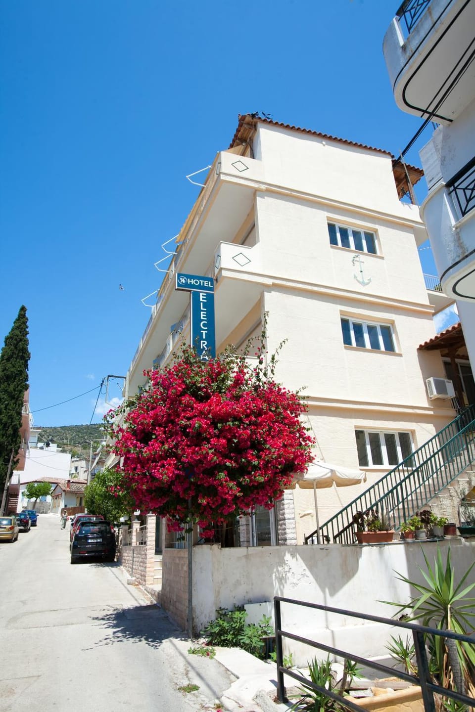 Property building, Facade/entrance, Property logo or sign