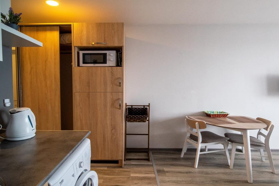 Dining area, minibar