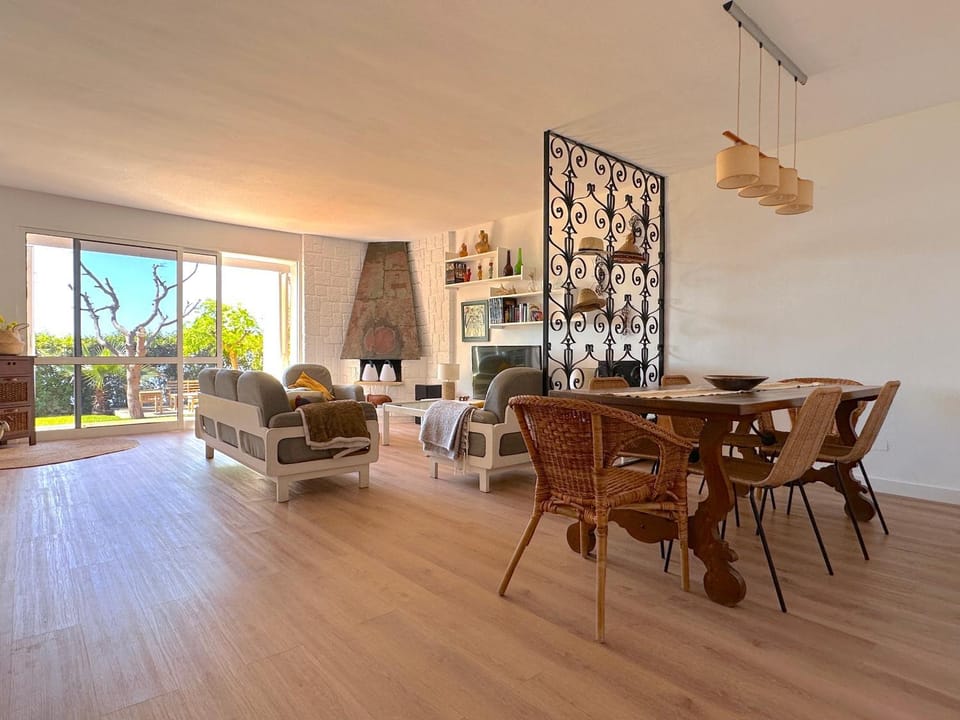 VILLA ALBORAN Beachfront 9PAX House in Axarquía