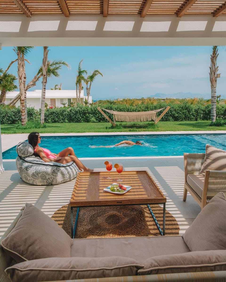 Patio, Day, Natural landscape, Garden, Living room, Food and drinks, Seating area, Dining area, Food, Garden view, Pool view, Swimming pool, sunbed
