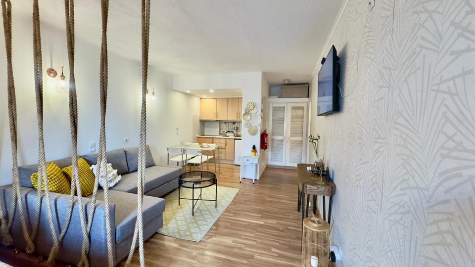 Cozy and Stylish Studio Apt - just 800m from the beach Apartment in Guia