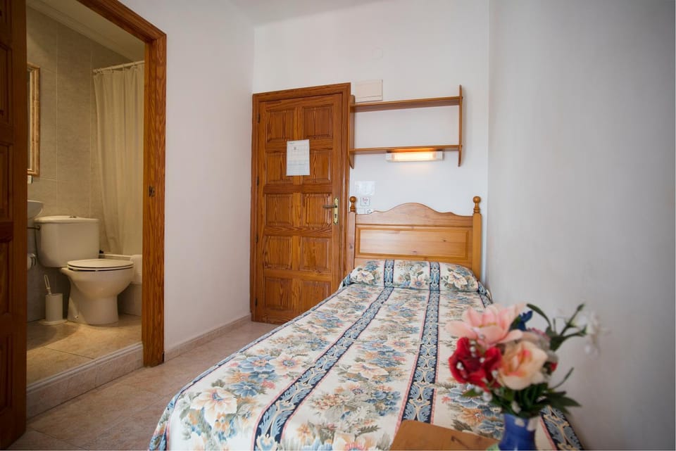 Bed, Bathroom
