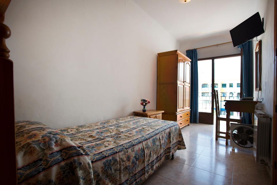 Bed, Photo of the whole room